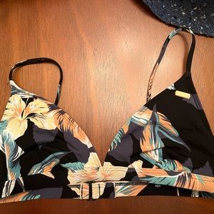 Roxy swim top size M
